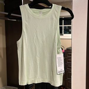 Lululemon train to be tank NWT